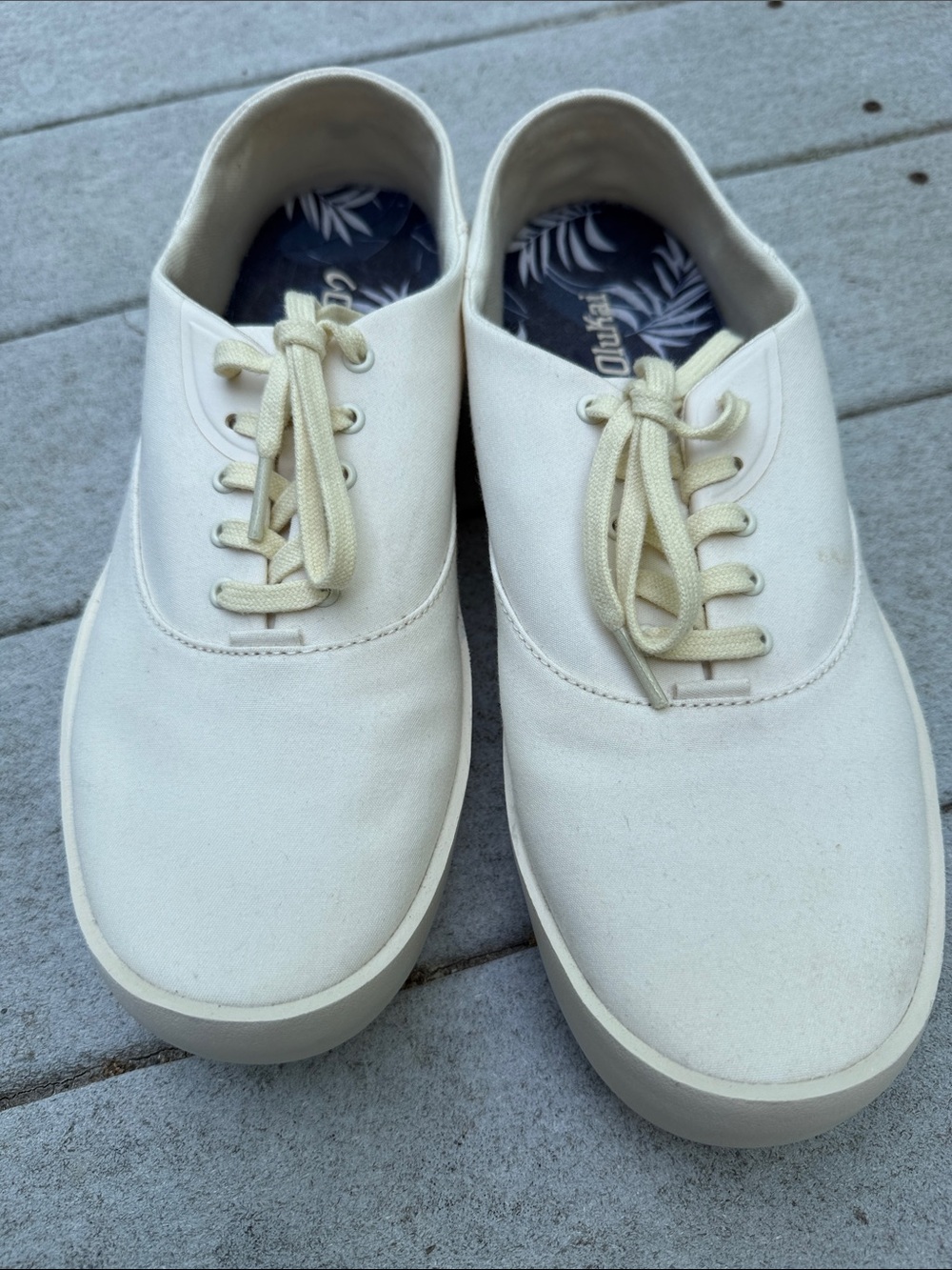 NWOT OluKai men’s white sneakers
